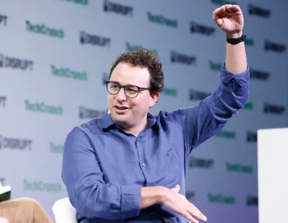 星空体育APP-百度前员工创办世界顶级AI公司,近日突发声明:我的产品禁止中国企业使用