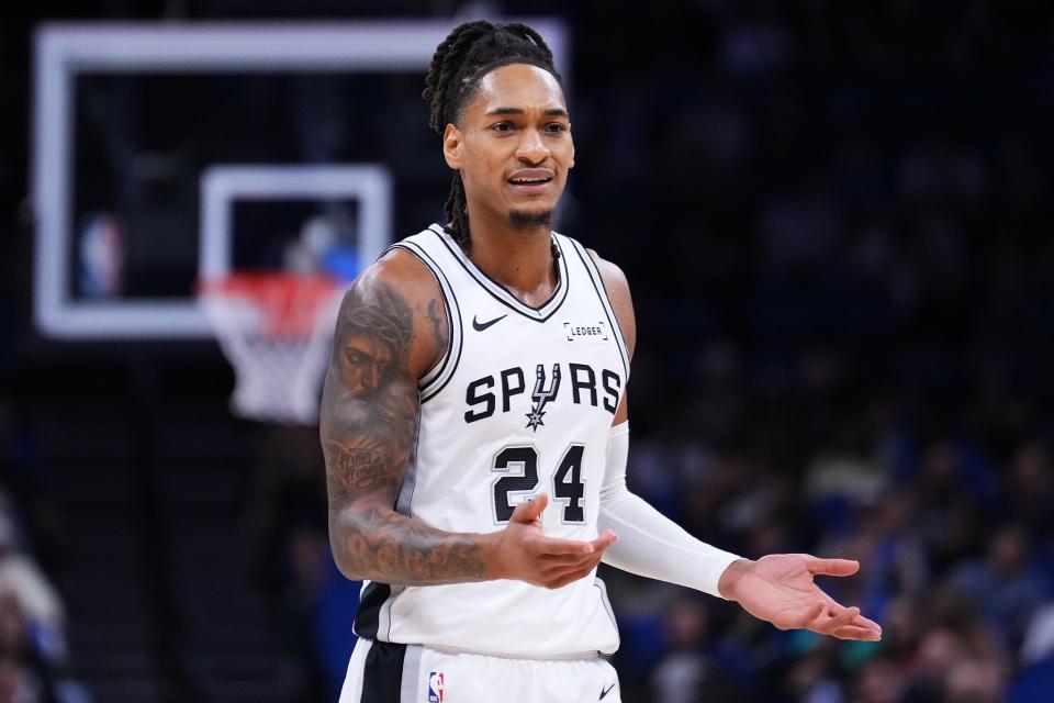 星空体育官方网站-福克斯31+5+5罚球准绝杀！马刺险胜魔术9战7胜 小瓦丢扳平球