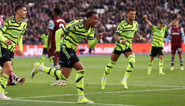 星空体育首页-半场便气走对手球迷 阿森纳6球狂胜死咬榜首两强