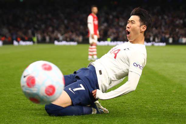 1652401898428004427.jpg 霍尔丁“自杀式”红牌葬送枪手,连锁崩盘恐祸及争四