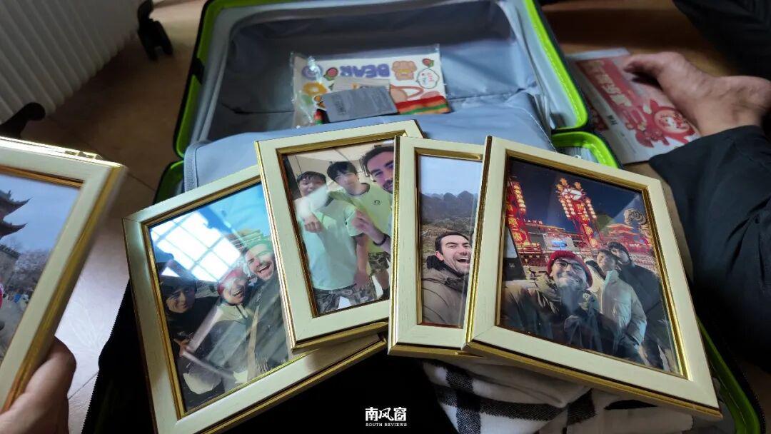 星空体育平台-被两个老外拐跑的出租车司机