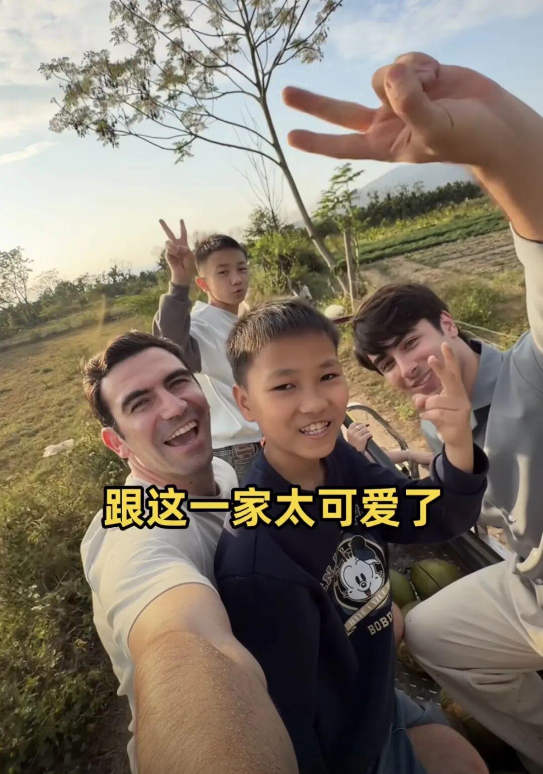 星空体育平台-被两个老外拐跑的出租车司机